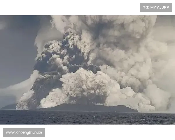 中国“淡定哥”在斐济直播汤加火山喷发,戴防毒面具直面火山灰 中国“淡定哥”在斐济直播汤加火山喷发,戴防毒面具直面火山灰
